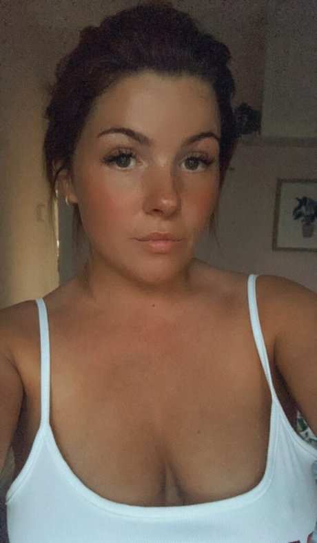 Naakte gelekte OnlyFans-foto van Laura Delaney