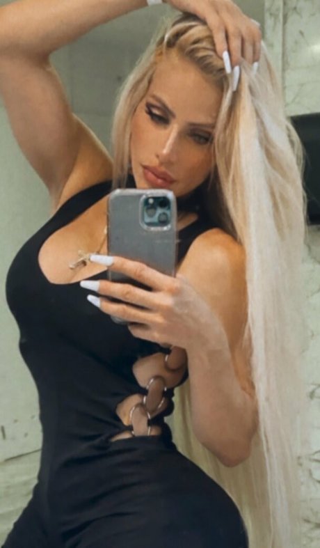 Naakte gelekte OnlyFans-foto van Deliza Rodriguez