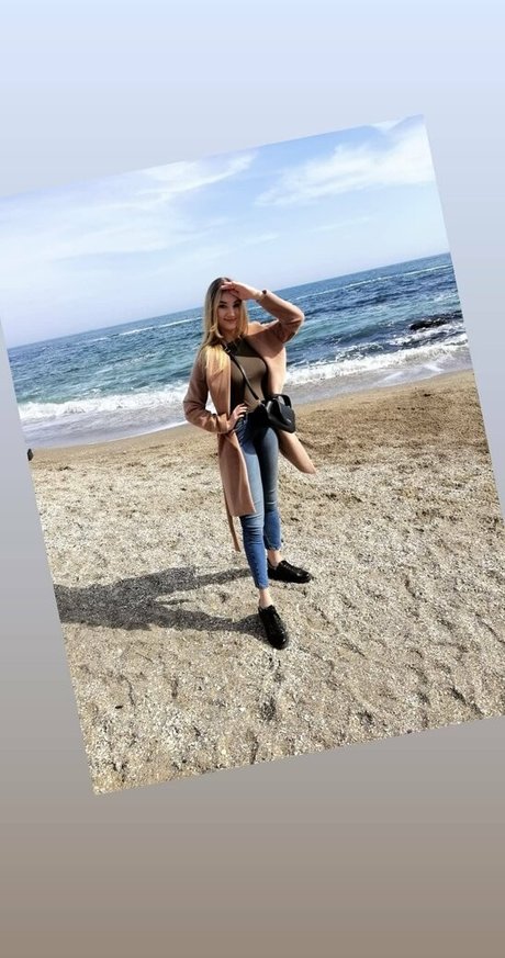 Naakte gelekte OnlyFans-foto van Bunnyblondee