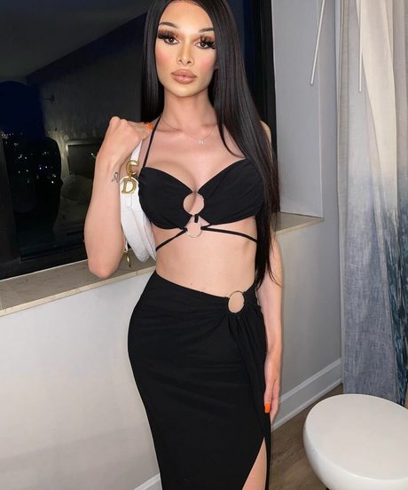 Naakte gelekte OnlyFans-foto van Chynaplatinum