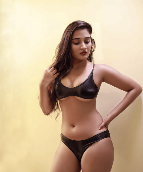 Naakte gelekte OnlyFans-foto van Tanyasinha Lovers
