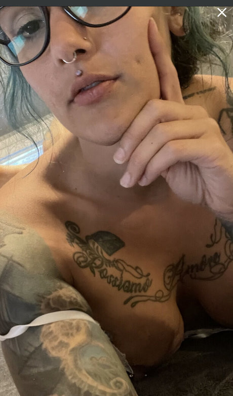 Naakte gelekte OnlyFans-foto van Myranda Jae