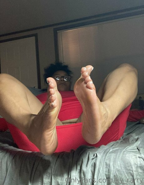 Naakte gelekte OnlyFans-foto van Kyrarry