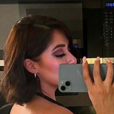 Naakte gelekte OnlyFans-foto van Emelyelenaa