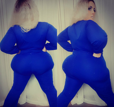 Naakte gelekte OnlyFans-foto van Sweetcherrybbw