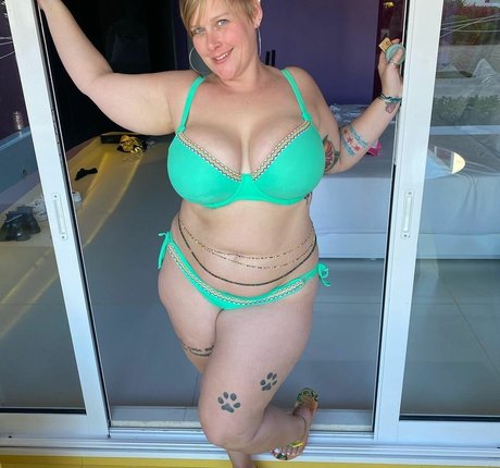 Naakte gelekte OnlyFans-foto van Jenn Leigh
