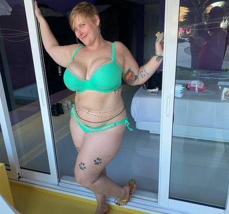 Naakte gelekte OnlyFans-foto van Jenn Leigh