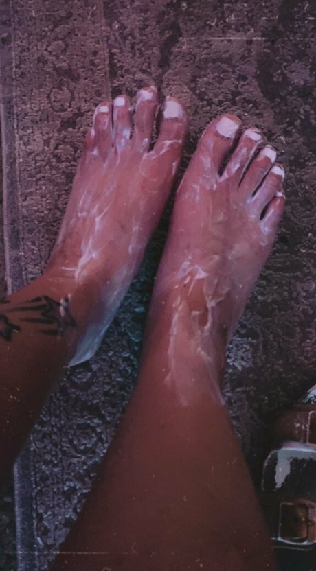 Naakte gelekte OnlyFans-foto van Ollymcfly