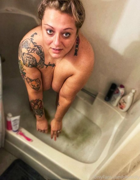 Naakte gelekte OnlyFans-foto van Ollymcfly