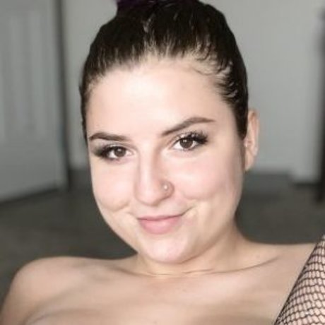 Naakte gelekte OnlyFans-foto van Yourqueenkatiee