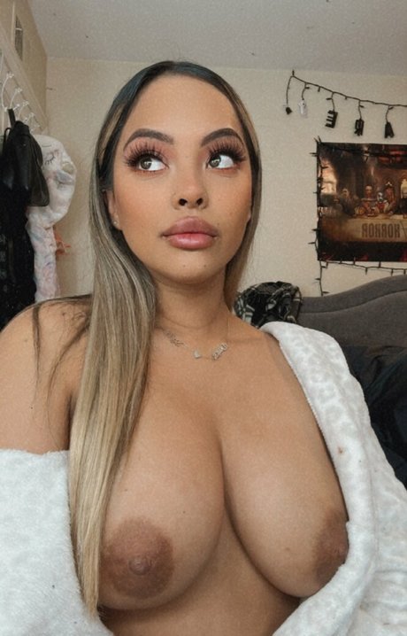 Naakte gelekte OnlyFans-foto van Irenebby