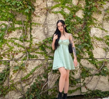 Naakte gelekte OnlyFans-foto van Iyamliane