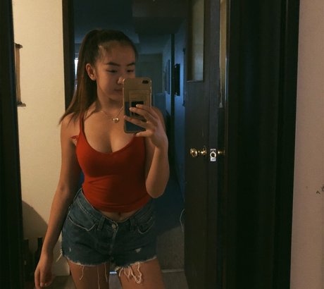 Naakte gelekte OnlyFans-foto van Iyamliane