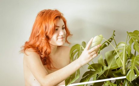 Naakte gelekte OnlyFans-foto van Ellora Haonne
