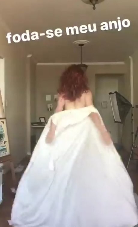 Naakte gelekte OnlyFans-foto van Ellora Haonne