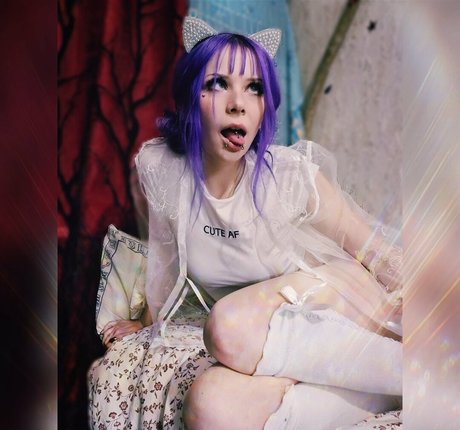 Naakte gelekte OnlyFans-foto van Lily Angelicat