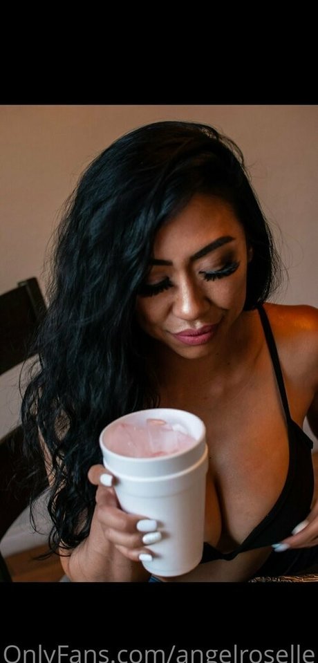 Naakte gelekte OnlyFans-foto van Angelroselle