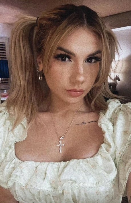 Naakte gelekte OnlyFans-foto van Baileyspinn