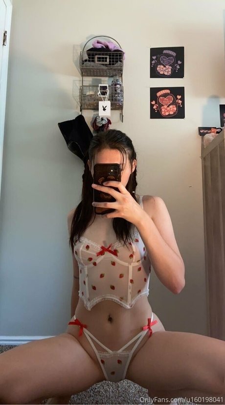 Naakte gelekte OnlyFans-foto van Babyriv