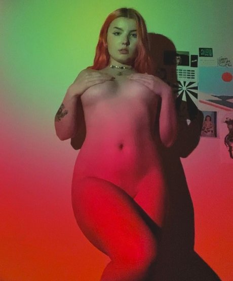 Naakte gelekte OnlyFans-foto van Eyecndyy