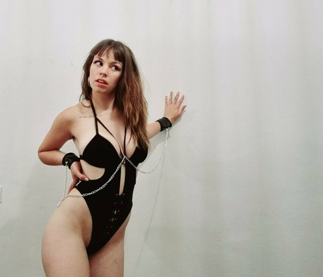 Naakte gelekte OnlyFans-foto van Ronamamona