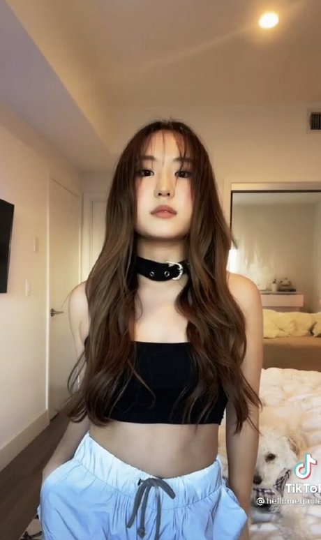 Naakte gelekte OnlyFans-foto van Hellomeganlee