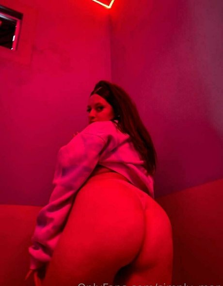 Naakte gelekte OnlyFans-foto van Simplymar