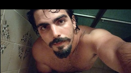 Naakte gelekte OnlyFans-foto van Mister Lion