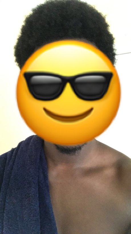 Naakte gelekte OnlyFans-foto van Mrace