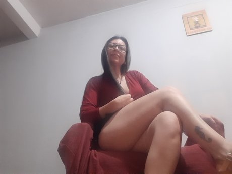 Naakte gelekte OnlyFans-foto van Elena