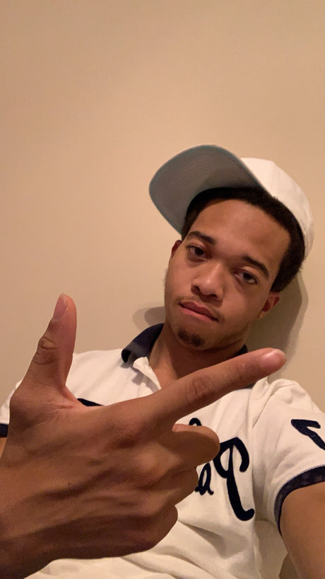 Naakte gelekte OnlyFans-foto van Chiraq