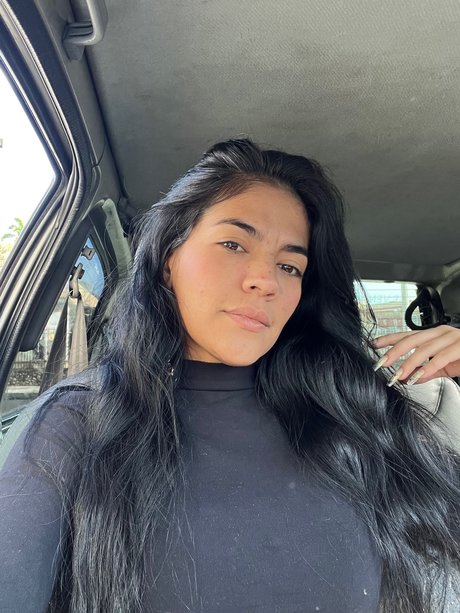 Naakte gelekte OnlyFans-foto van Cinthia Catherine