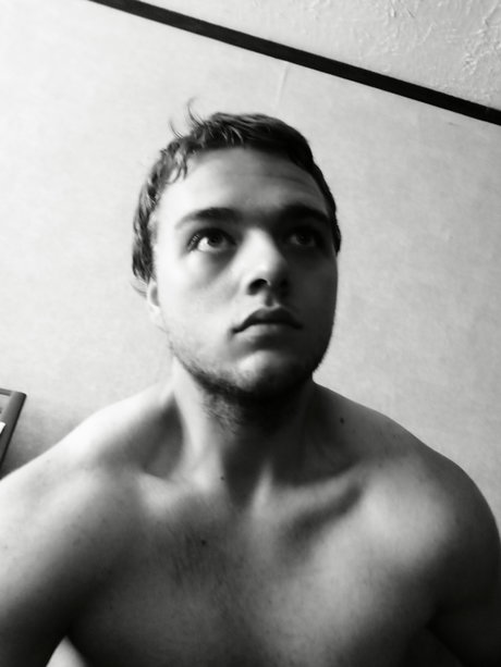 Naakte gelekte OnlyFans-foto van Instant Cryosfere