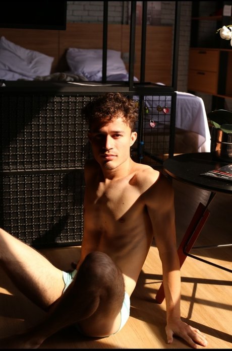 Naakte gelekte OnlyFans-foto van Douglas Andrade Rodrigues