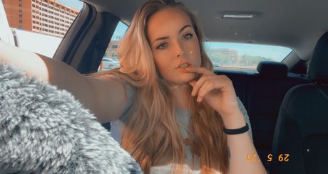 Naakte gelekte OnlyFans-foto van Jenny
