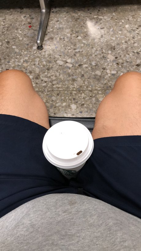 Naakte gelekte OnlyFans-foto van Pucca