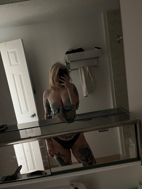 Naakte gelekte OnlyFans-foto van Unknownalison