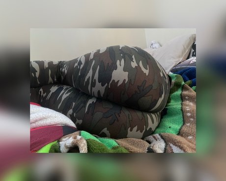 Naakte gelekte OnlyFans-foto van Belladonna  No Ppv
