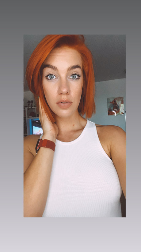Naakte gelekte OnlyFans-foto van Mihalka K