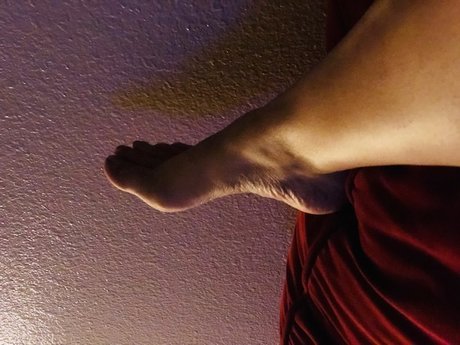 Naakte gelekte OnlyFans-foto van Lovely Chanels Feet