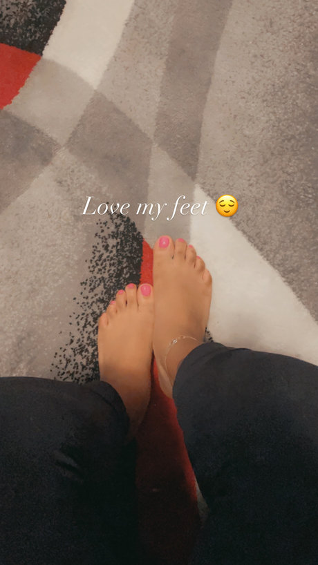 Naakte gelekte OnlyFans-foto van Prettycuddlefeet