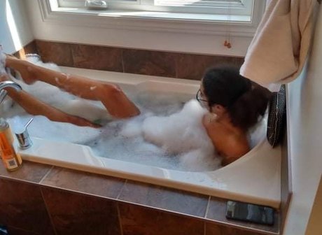 Naakte gelekte OnlyFans-foto van Mocha