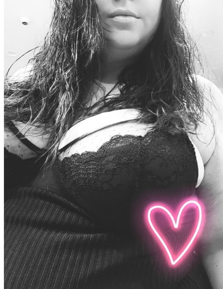 Naakte gelekte OnlyFans-foto van Serena Black