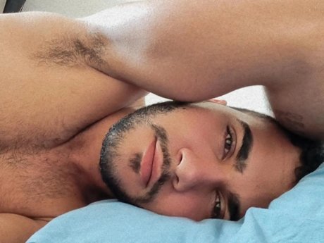 Naakte gelekte OnlyFans-foto van Rogerio Rocha