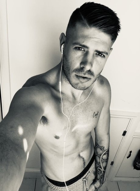 Naakte gelekte OnlyFans-foto van Shane Joel