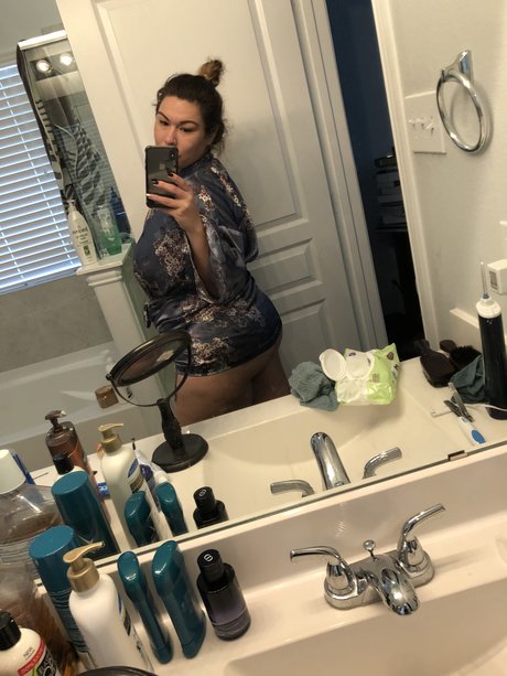 Naakte gelekte OnlyFans-foto van Michelle Flo