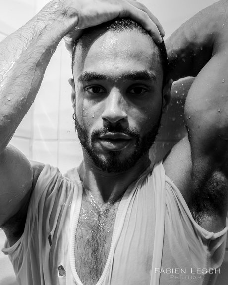 Naakte gelekte OnlyFans-foto van Radzzo Gab
