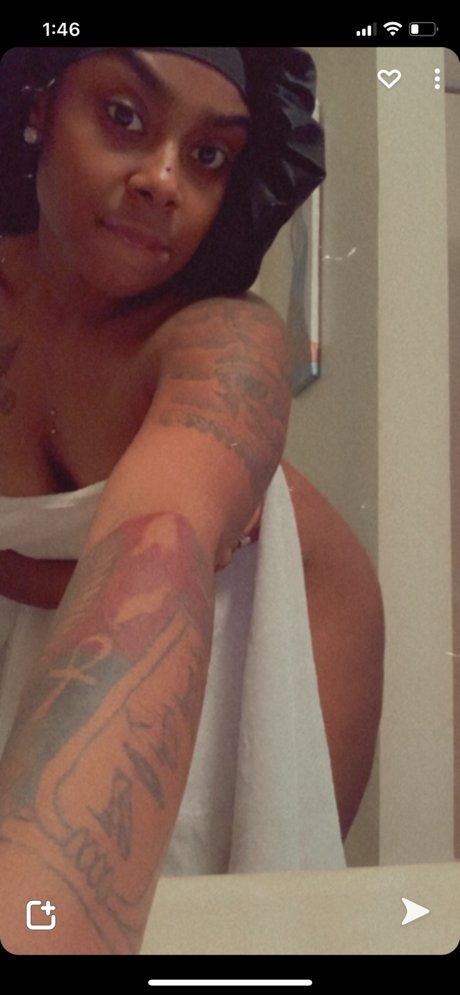 Naakte gelekte OnlyFans-foto van Divine B