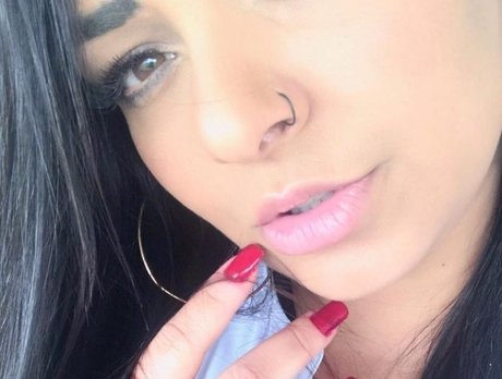 Naakte gelekte OnlyFans-foto van Mirella