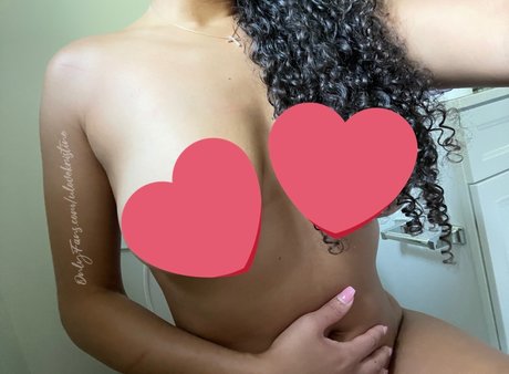 Naakte gelekte OnlyFans-foto van Tiffany K
